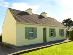 4-bed Cottage in Co. Galway 5 Minutes From Beach