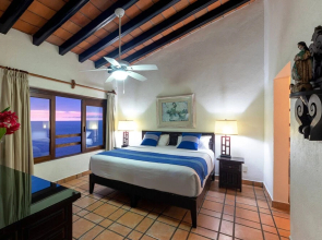 WIVC Conchas Chinas Condo - Stunning Ocean & Mountain Views, Close To The Beach & Romantic Zone
