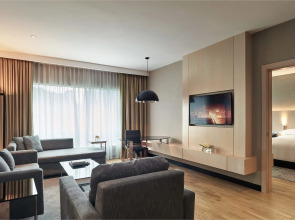 Renaissance Kuala Lumpur Hotel & Convention Centre