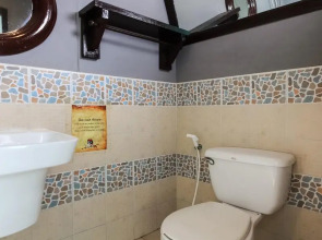 OYO 1103 Pirates House Hotel