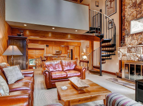Ridgepoint Townhomes by East West Hospitality