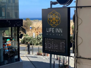 Life Inn Suites