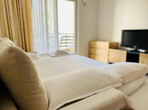 Family-friendly apartments next to Premium Beach Hotel, Golem