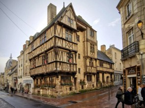 Calm and comfortable apartment in Bayeux, 9km from the beach