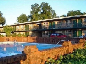 Collegiate Village Inn