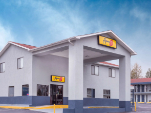 Super 8 by Wyndham Locust Grove