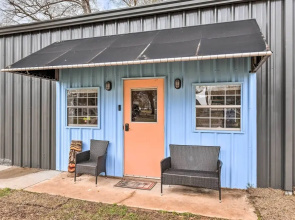 Gulf Shores Escape w/ Grill, 4 Mi to Beach!
