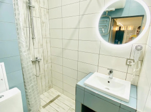 Вокруг света на улице Революции 1905 года