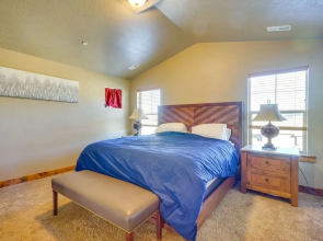 Townhome w/ Outdoor Pool Access: 6 Mi to Park City