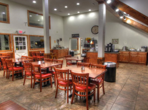 Crossroads Inn & Suites