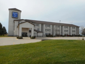Pleasant Stay Inn & Suites