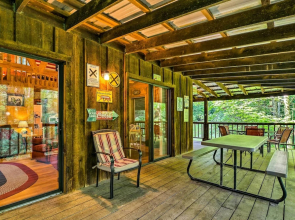 Tellico Plains Cabin - 5 Acres, Backyard Creek!