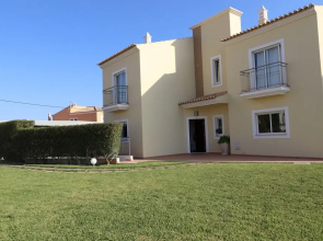 3-bed Townhouse With Pool in Albufeira Balaia