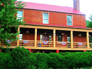 The Inn At The Crossroads
