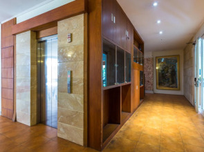 Alron Hotel Kuta Powered by Archipelago