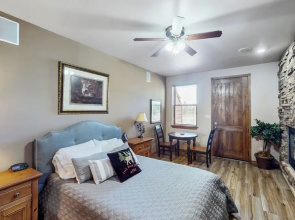 3BR Home Close to Golf, Hiking & Lakes - Dogs OK