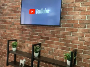 Ujutnaja i prostornaja kvartira v 50 metrah ot gorodskogo parka