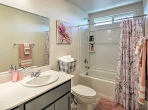 Sacramento Retreat w/ Yard ~ 13 Mi to Dtwn!