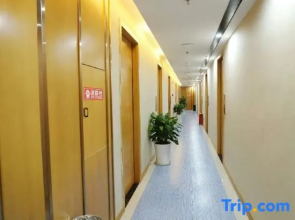 Zhongxian Qiaolin Excellence E-sport Theme Hotel