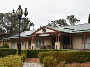Sanctuary House Healesville Motel