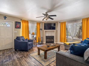 1 Mi to Fool Hollow Lake: Wooded Retreat w/ Deck!