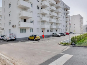 Rose-Mary 2BR apt with balcony and parking