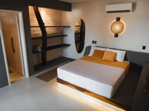 Outro Beach Club Hotel