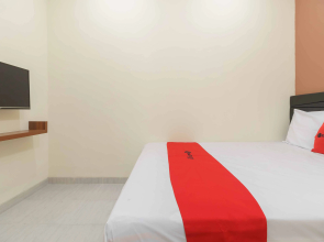 RedDoorz Syariah near Summarecon Mall Serpong 2