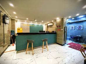 Baidechang Apartment (Guangzhou Shisanxing Garment Wholesale Market Hualinsi Subway Station)
