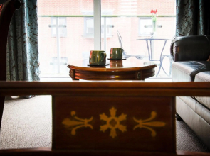 Splendid High Street 2 BR Apartment - King Bed - Wise Stays