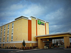 Holiday Inn Express Toledo North by IHG