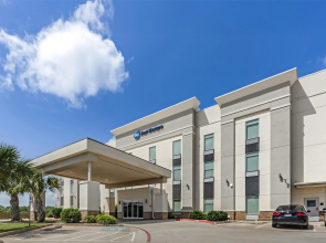 Best Western Green Oaks Inn & Suites