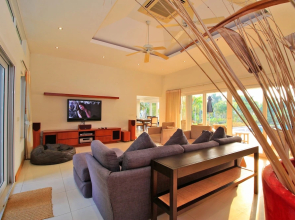 Pattaya Sunset Villa 4 Bedroom Sleeps 8