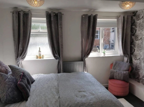 Stunning 2-bed House in Macclesfield Cheshire