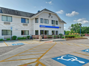 Motel 6 Glenview, IL - Chicago North