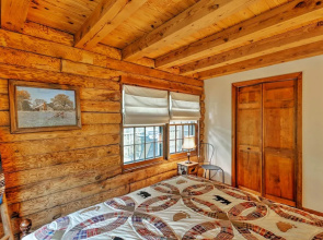 Family-friendly Massanutten Log Home w/ Views!