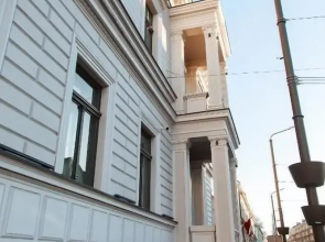 Roze Center Apartments