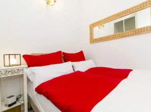 Charming Townhouse With Aircon Only 500m From the Marina and the Typical Market