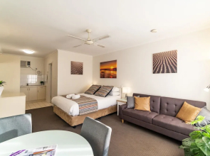 Ocean Sunset Glenelg Central Studio Apt