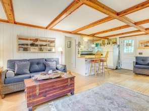 Idyllic Lakefront Cottage Near Mount Sunapee