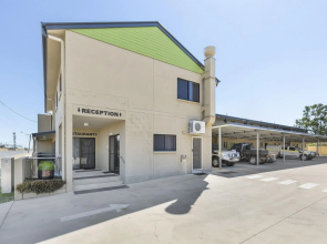 Blackwater Central Motel