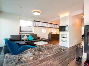 KYST 5410 Floating Home 2