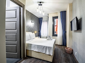 Room in Guest Room - Deluxe Double Room 4