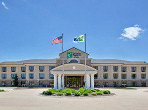 Holiday Inn Express & Suites Wadsworth by IHG