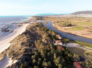 4 bedroom Luxury Villa - riverside & beachside