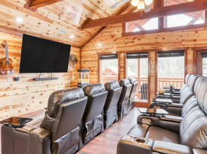 Boon by Avantstay 40-guest Luxe Smokies Retreat