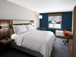 Holiday Inn Express & Suites Chicago West Oak Park