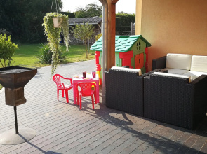 Reizendes Ferienhaus mit Swimmingpool Naehe Ostsee