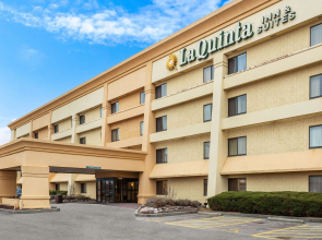 La Quinta Inn & Suites by Wyndham Chicago Gurnee