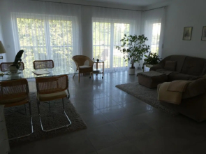 Großzugige,Zetrumsnahe Wohnung (Adults Only)